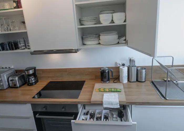 Spacieux Appartement Avec Balcons, 4 Chambres, Espace & Confort, Centre Gare